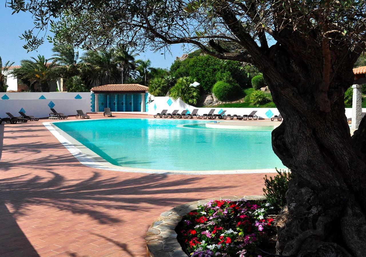 Le Rocce Antiche Resort SantʼAntìoco Esterno foto