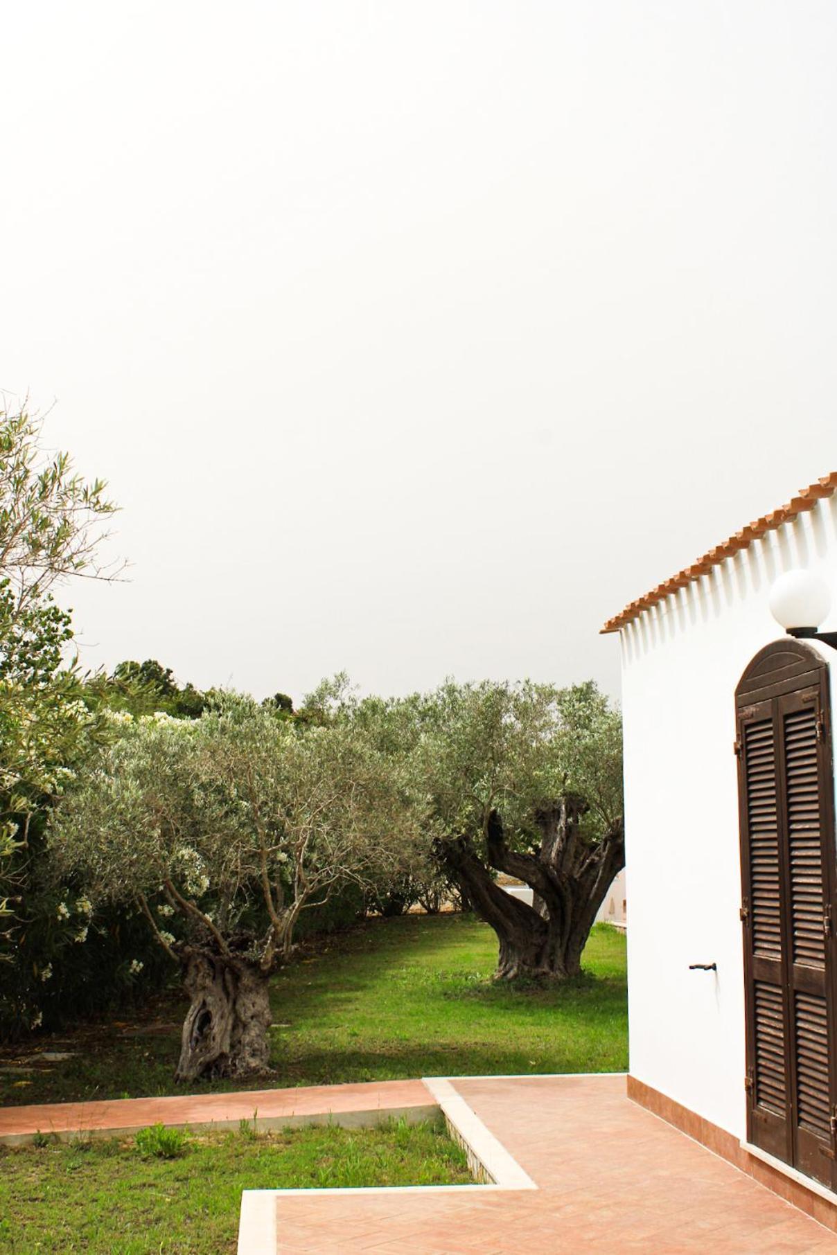 Le Rocce Antiche Resort SantʼAntìoco Esterno foto